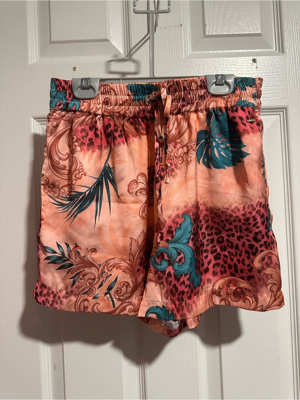 GUESS Women's Peach Leopard and Tropical Print Elastic Waist Shorts Size S